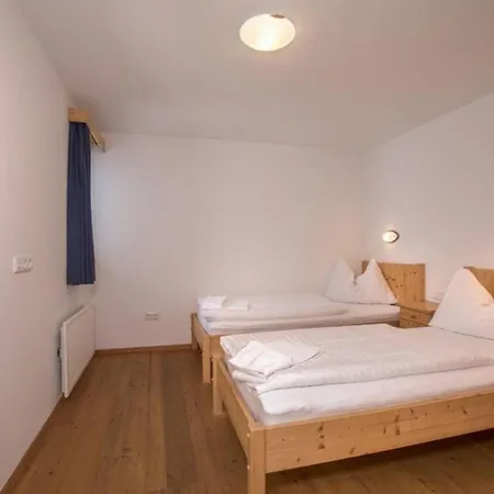 Schoeneben Waldkrone Wald im Pinzgau