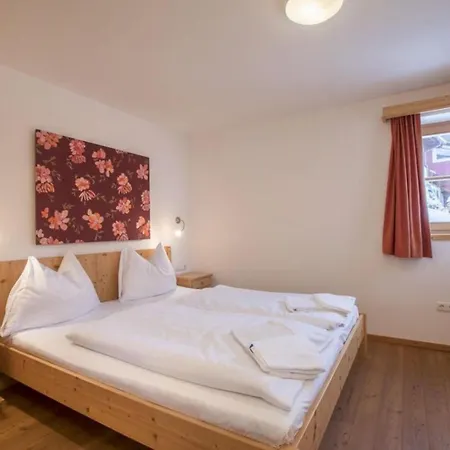 Schoeneben Waldkrone * Wald im Pinzgau