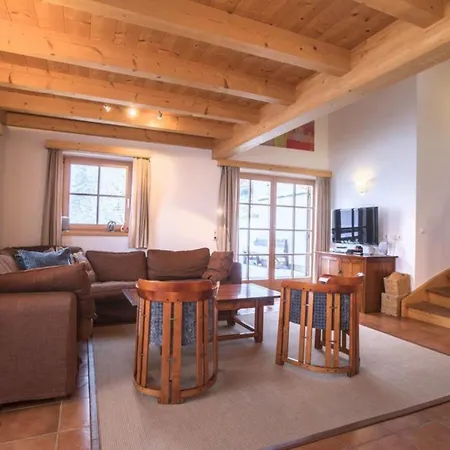 Nyaraló Schoeneben Waldkrone Wald im Pinzgau