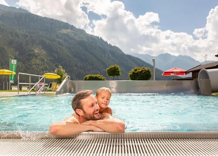 Schoeneben Waldkrone * Wald im Pinzgau